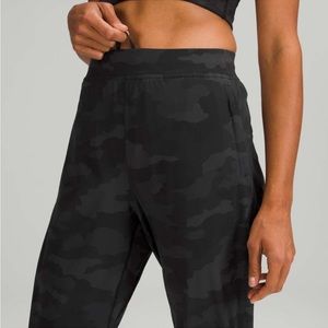 Lululemon adapted state Joggers full length size 4 black camo